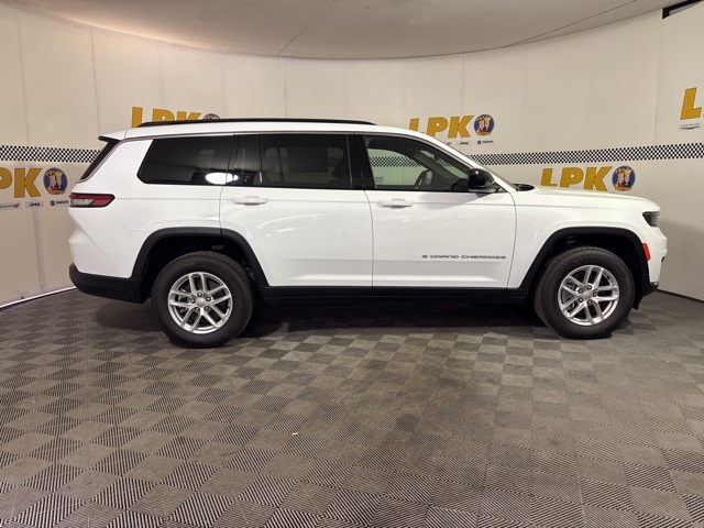2025 Jeep Grand Cherokee Laredo photo 2