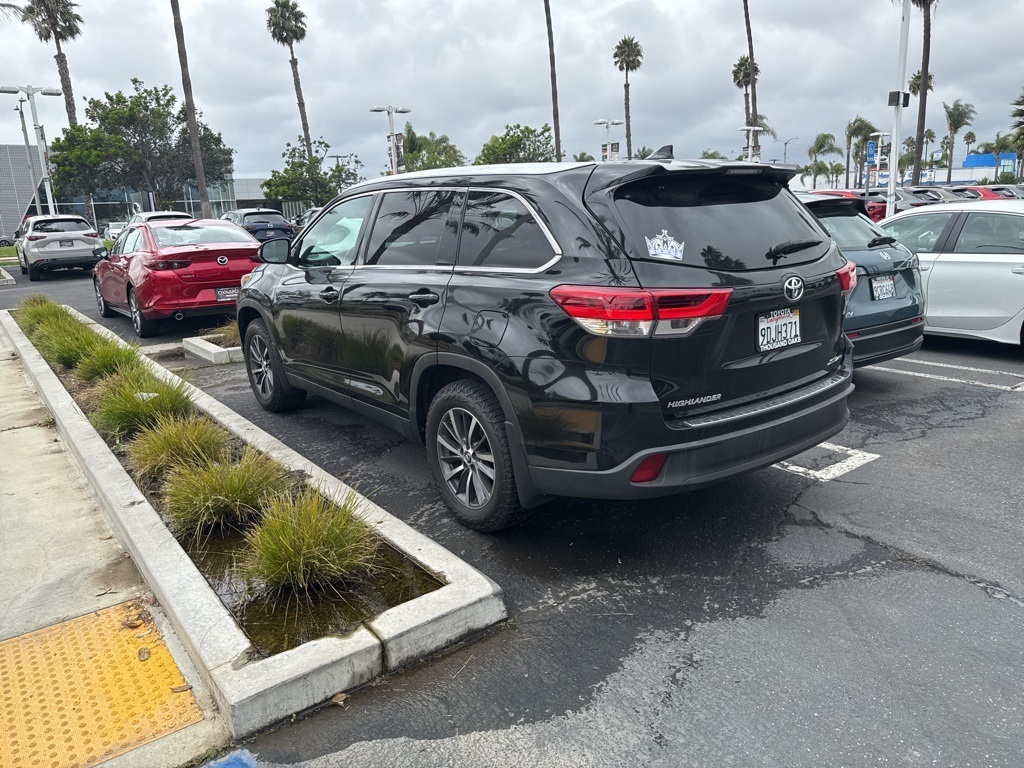 2019 Toyota Highlander SE XLE photo 3