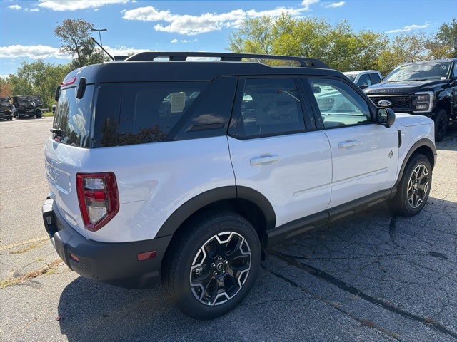 2025 Ford Bronco Sport Outer Banks photo 3