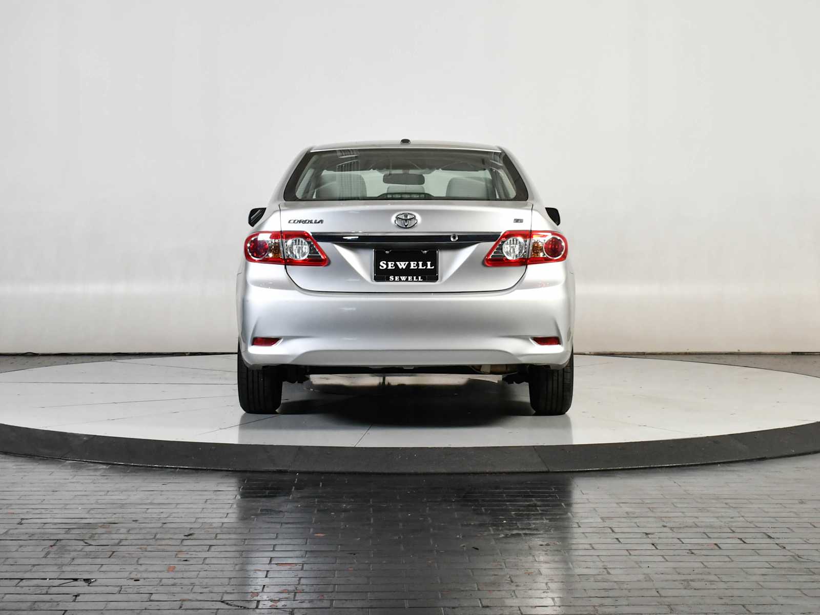 2011 Toyota Corolla LE photo 4