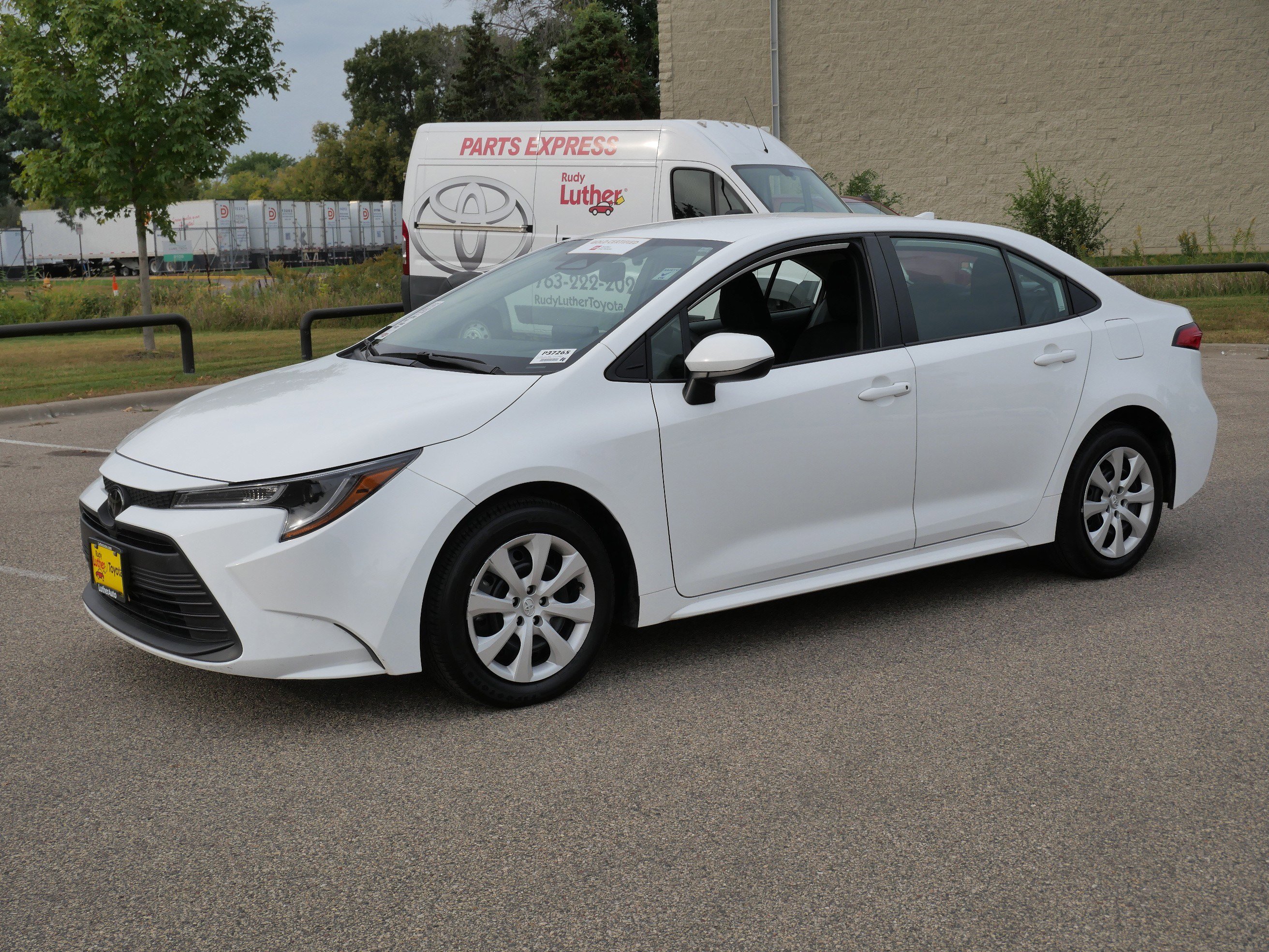 2024 Toyota Corolla LE photo 3