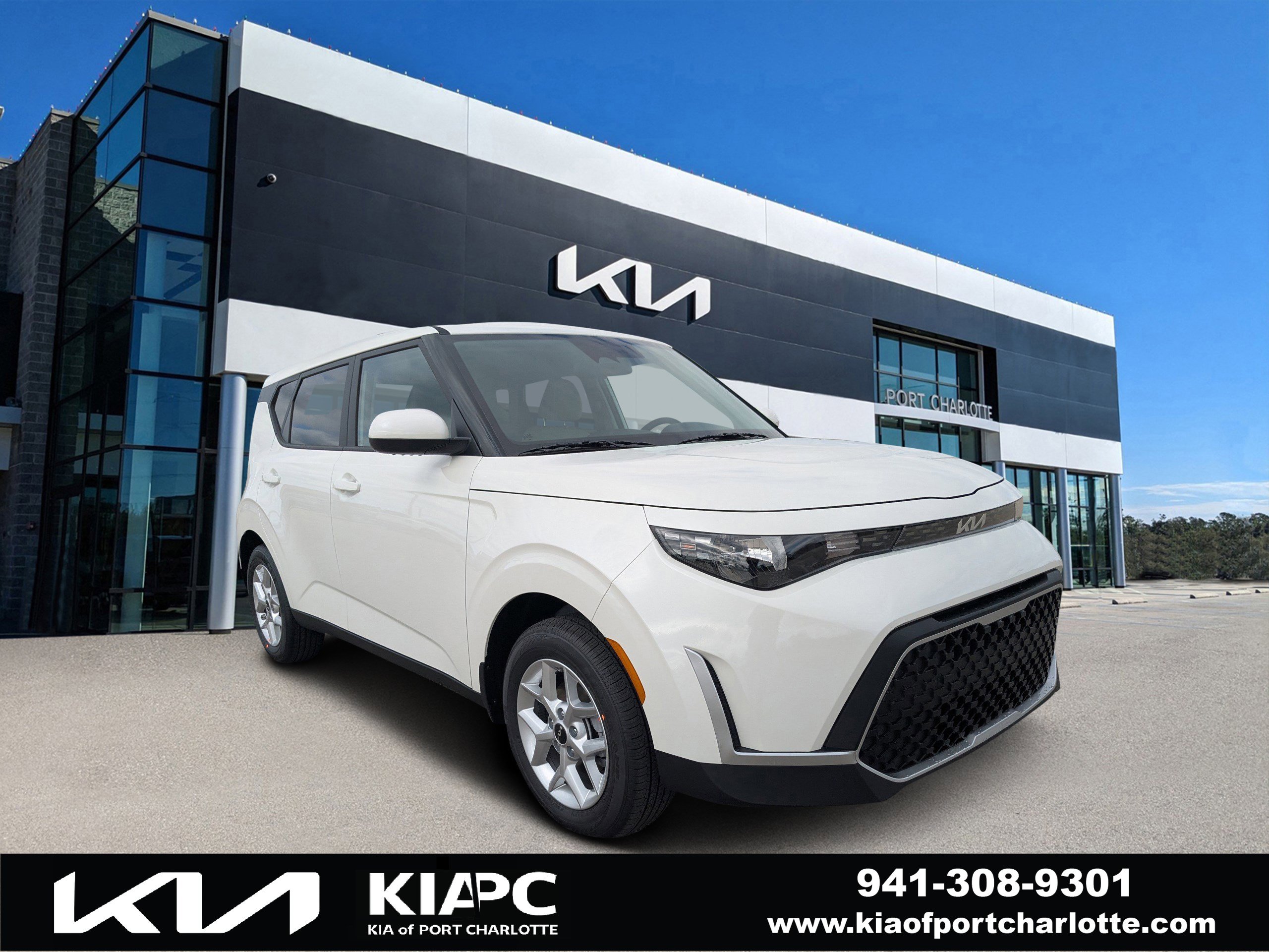 2025 Kia Soul LX's photo