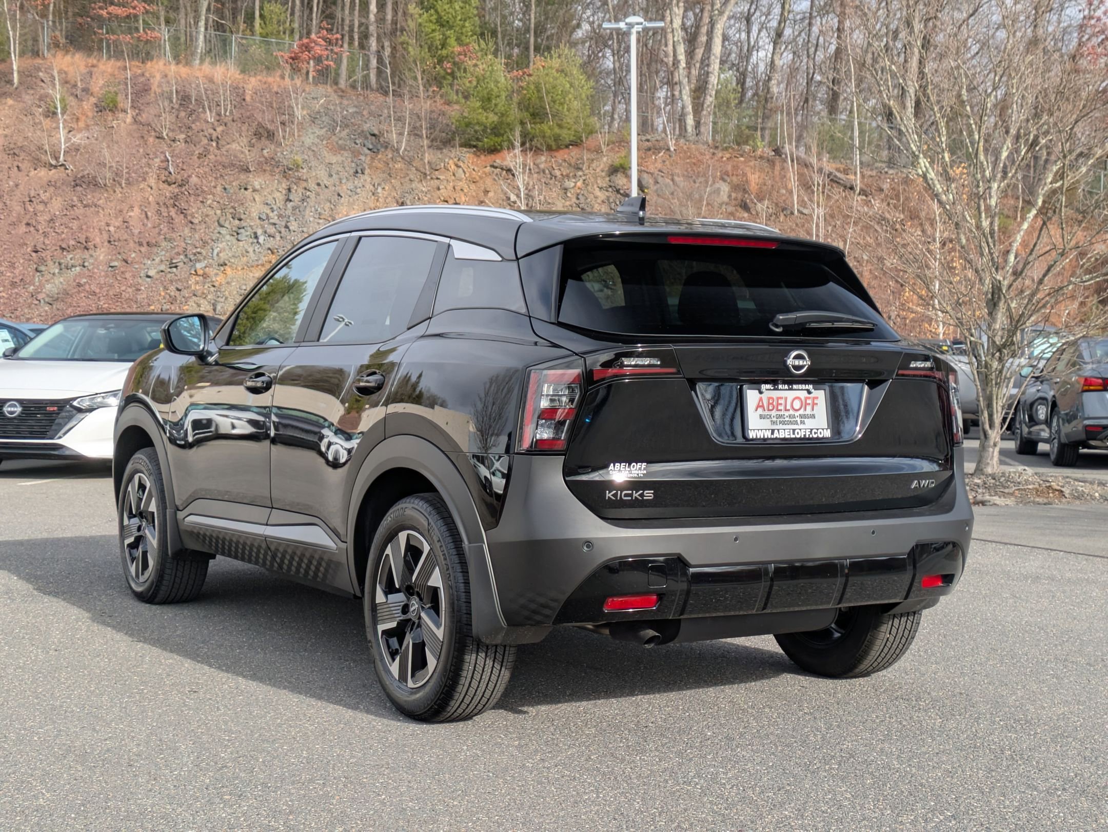 2026 Nissan Kicks SV photo 3