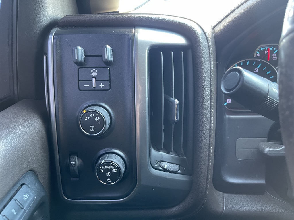 2015 Chevrolet Silverado 2500HD LTZ photo 35