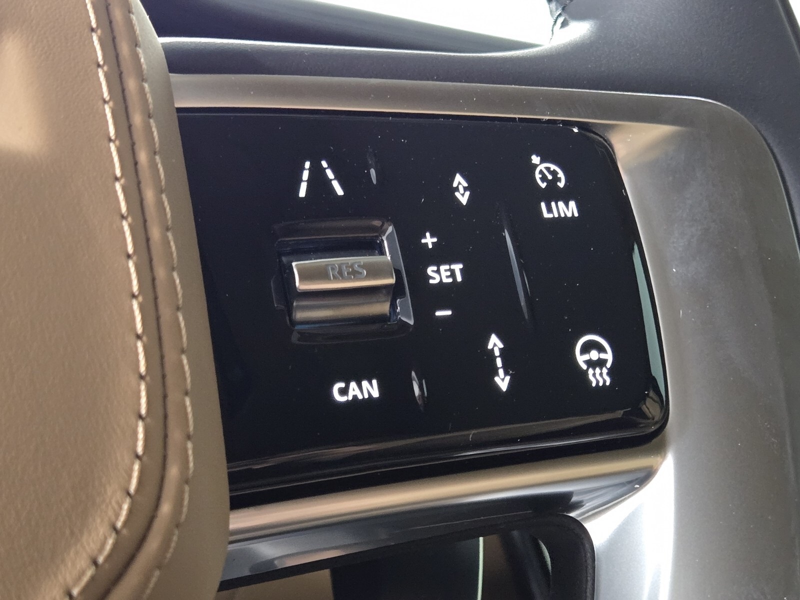 2025 Land Rover Range Rover SE photo 26