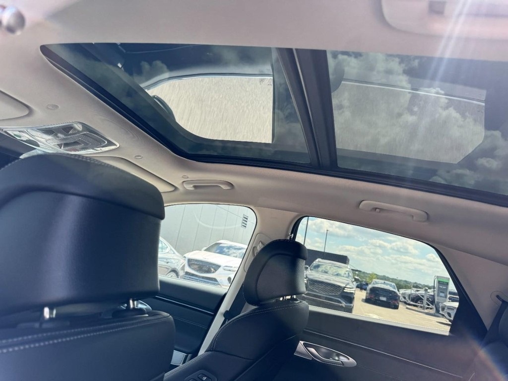2026 Genesis GV70 2.5T Advanced photo 6