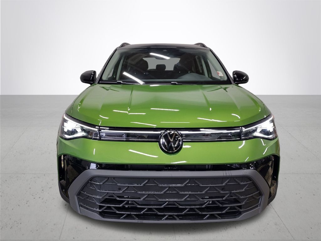 2025 Volkswagen Taos SE photo 3