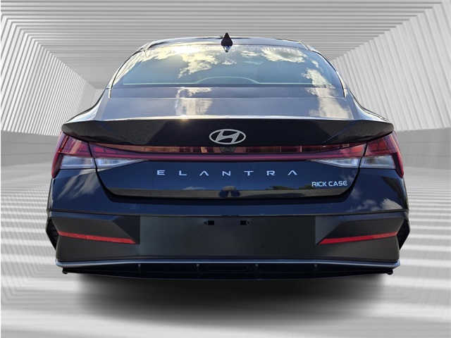 2025 Hyundai Elantra SEL Convenience photo 4