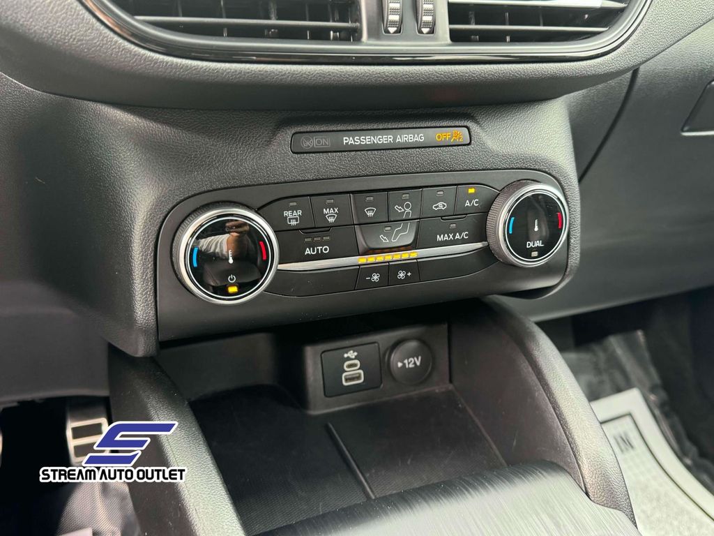 2024 Ford Escape ST-Line photo 24