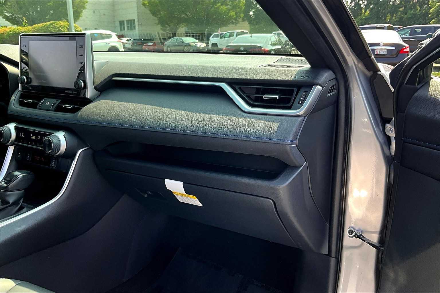 2022 Toyota RAV4 Hybrid XSE photo 16