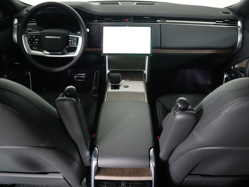2025 Land Rover Range Rover SE photo 12
