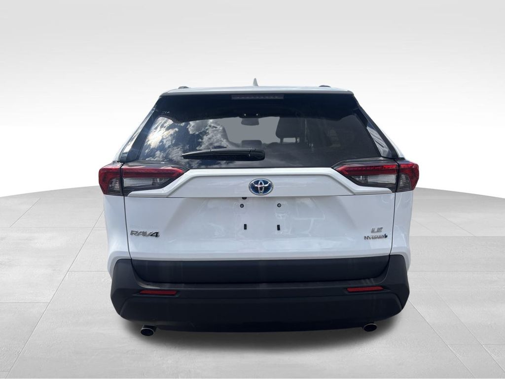 2024 Toyota RAV4 LE photo 9