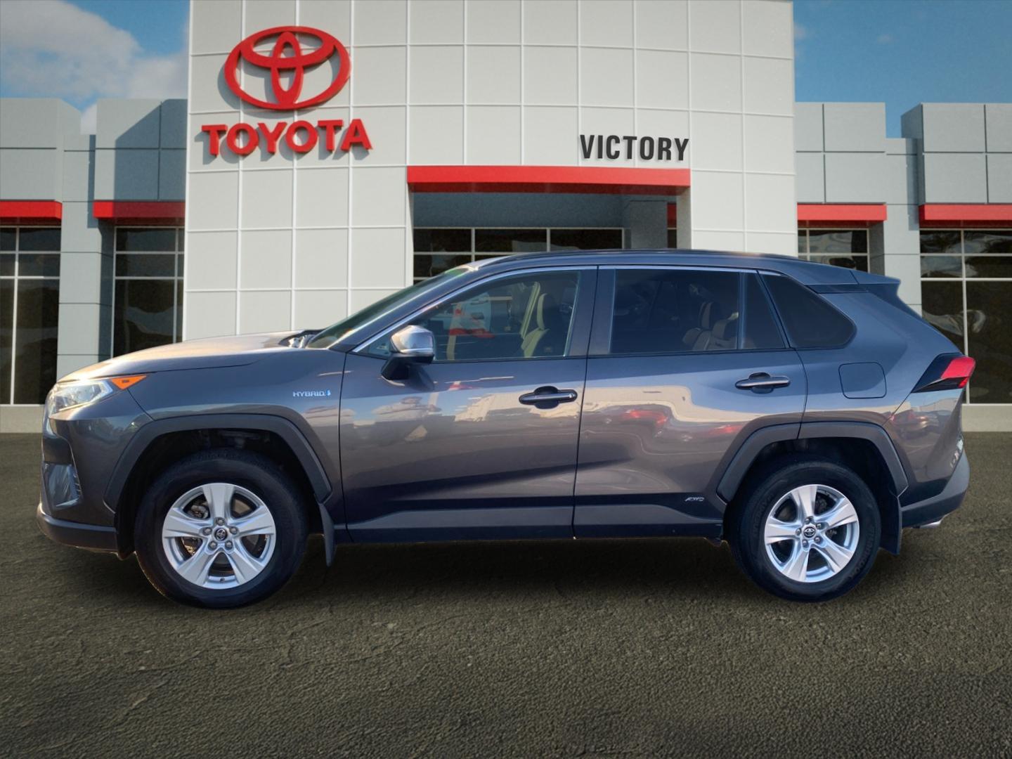 2019 Toyota RAV4 Hybrid XLE photo 3