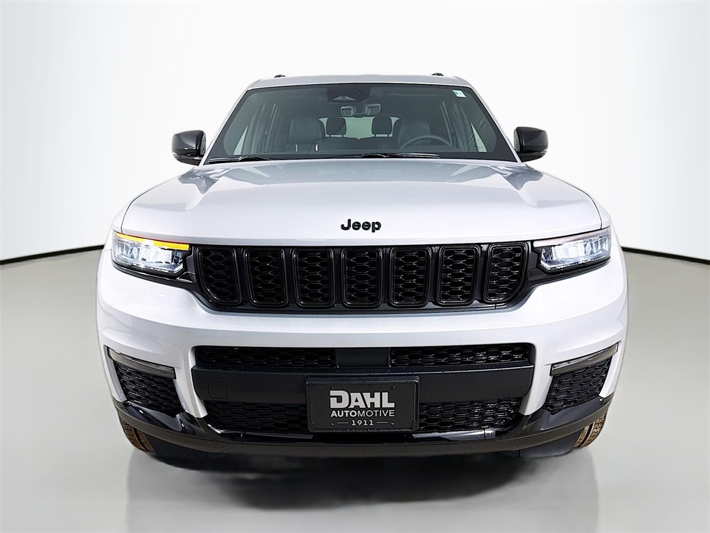 2025 Jeep Grand Cherokee Limited photo 2