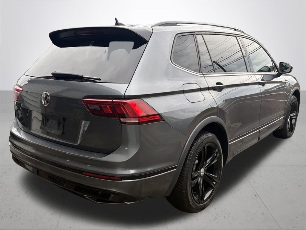 2019 Volkswagen Tiguan SEL R-Line photo 4