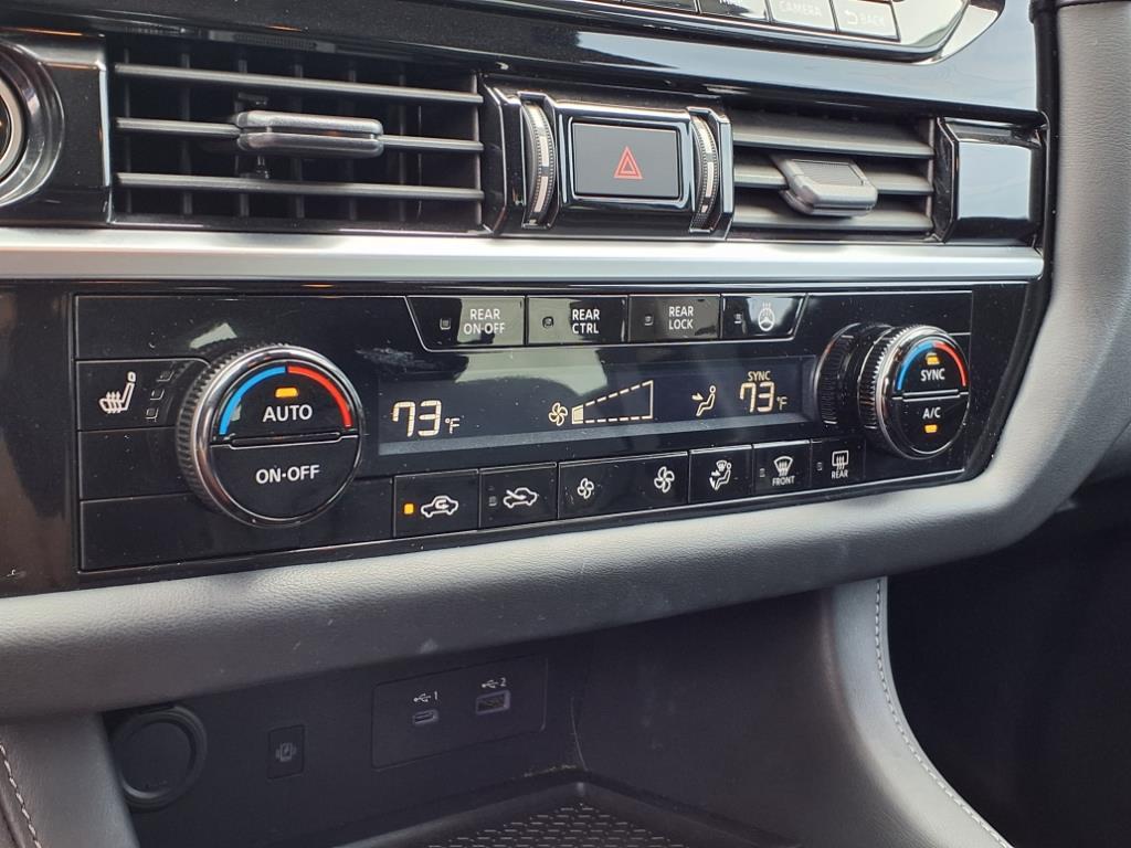 2023 Nissan Pathfinder SL photo 12