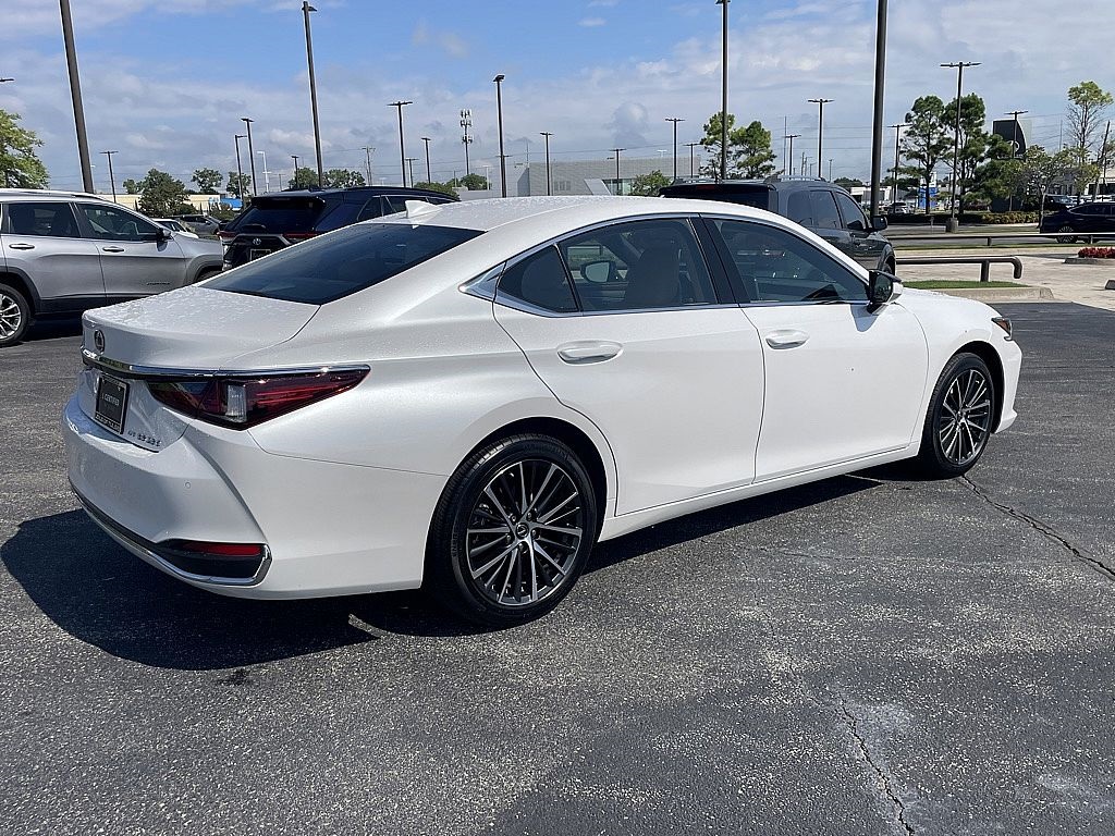 2024 Lexus ES 250 Premium photo 3
