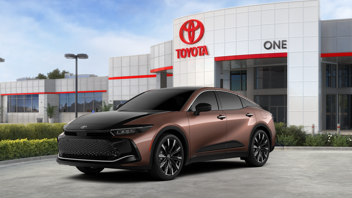 2026 Toyota Crown Platinum's photo