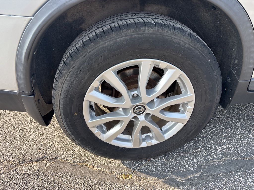 2018 Nissan Rogue SV photo 10