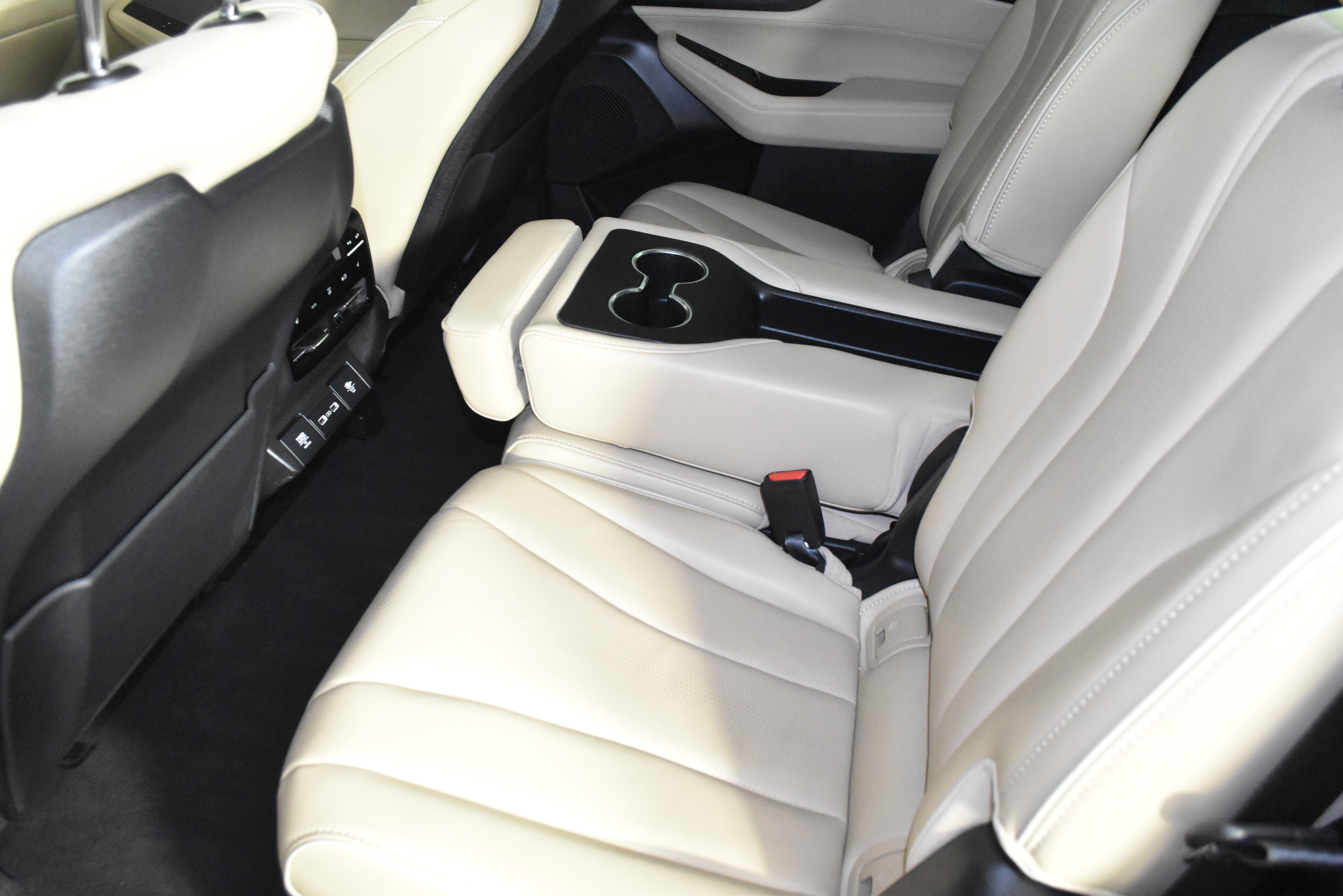 2022 Acura MDX Advance photo 9