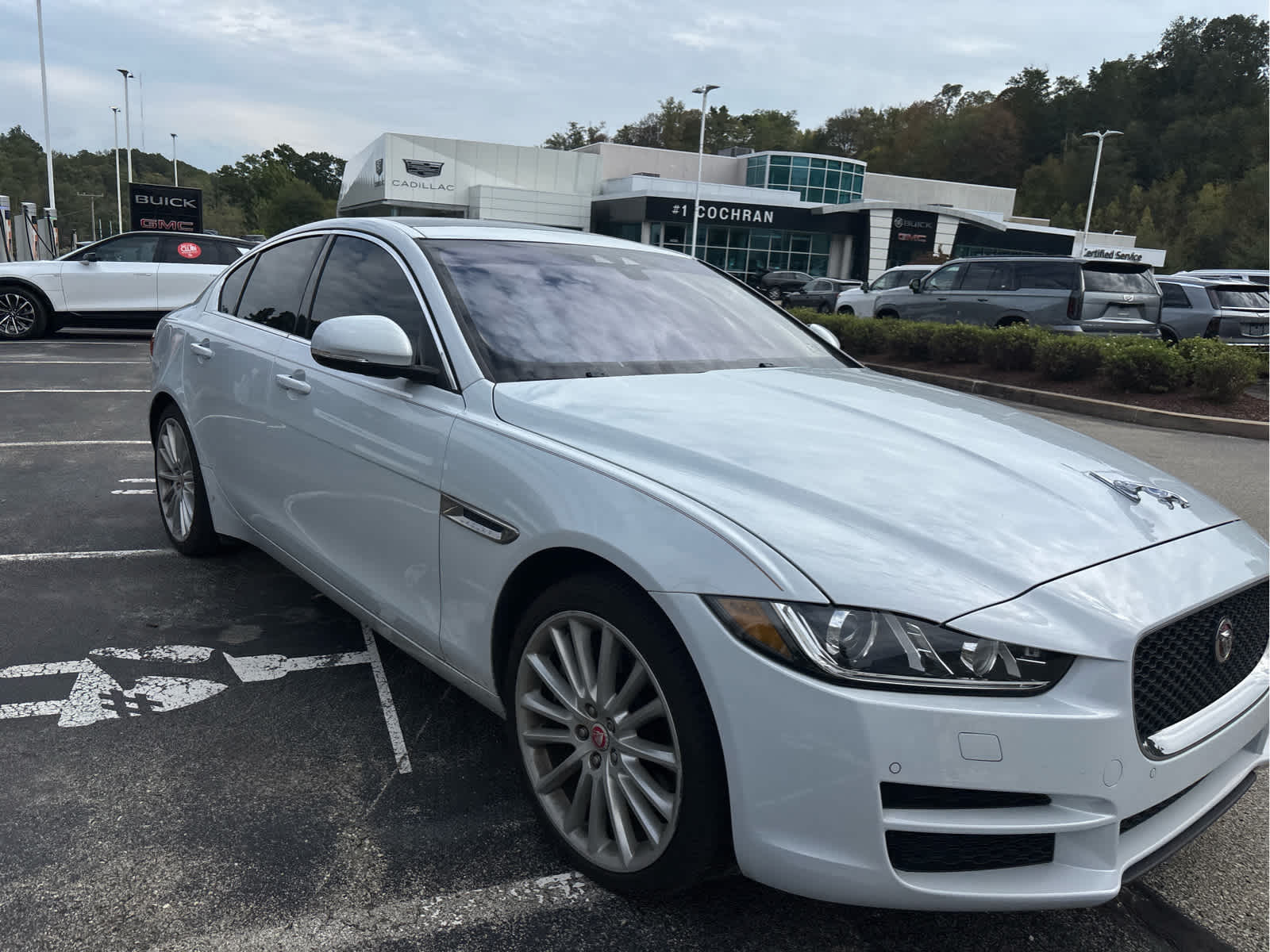 2018 Jaguar XE photo 4