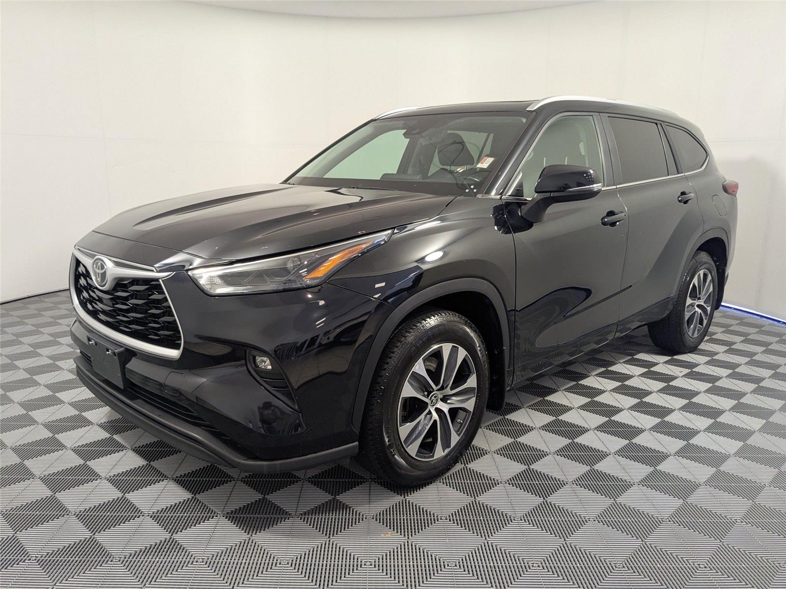2023 Toyota Highlander XLE's photo