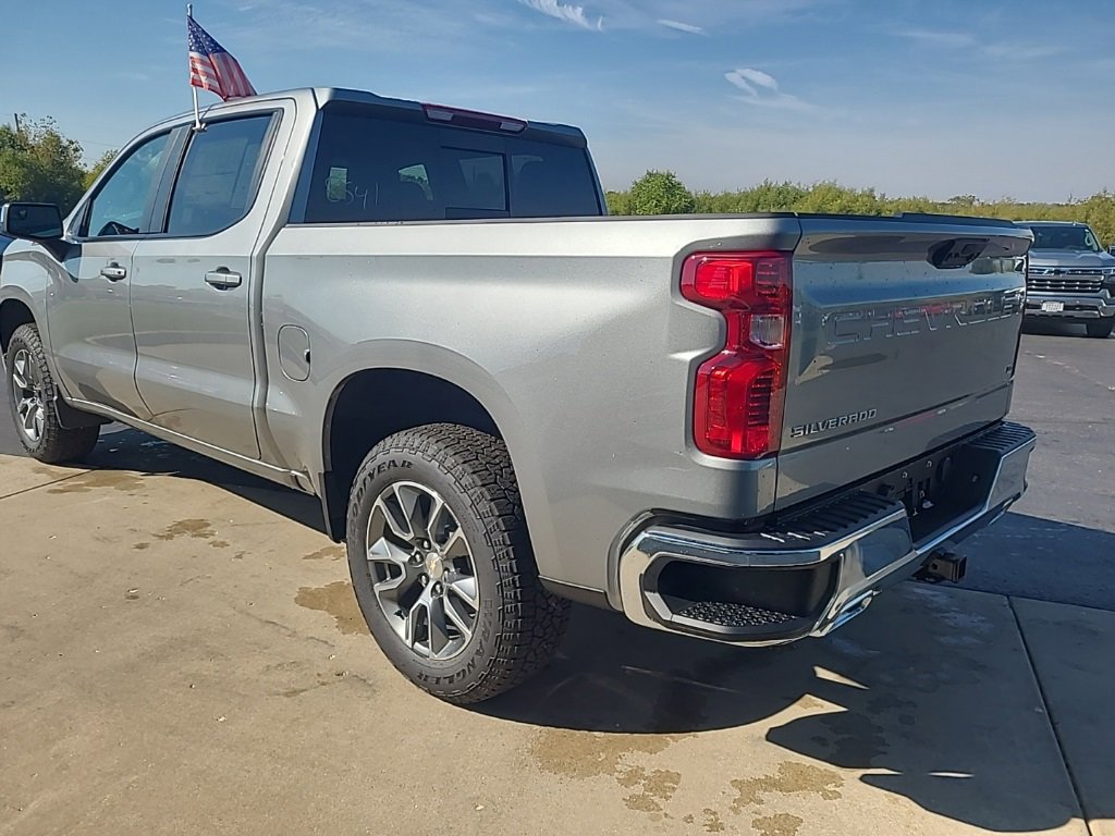 2026 Chevrolet Silverado 1500 LT photo 4