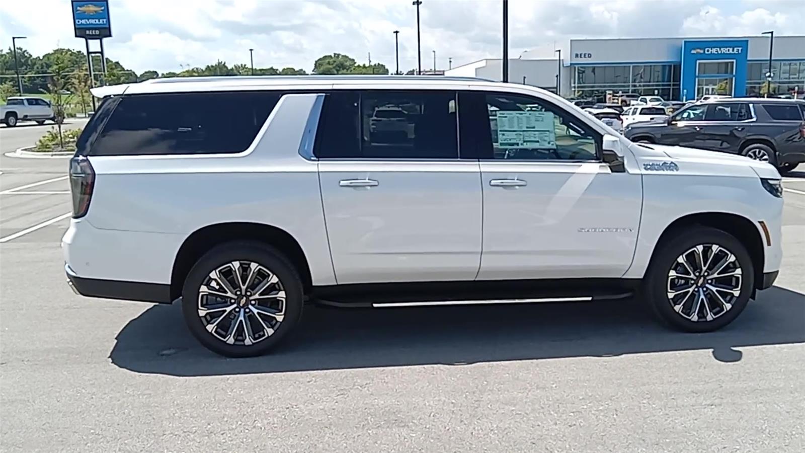 2025 Chevrolet Suburban High Country photo 9