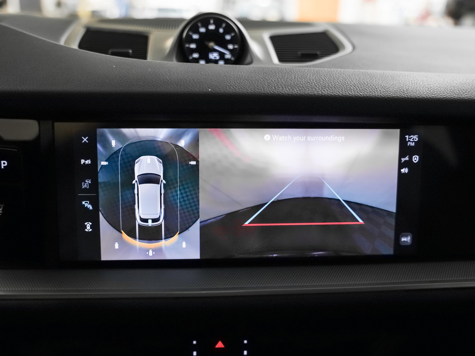 2025 Porsche Cayenne E-Hybrid photo 24