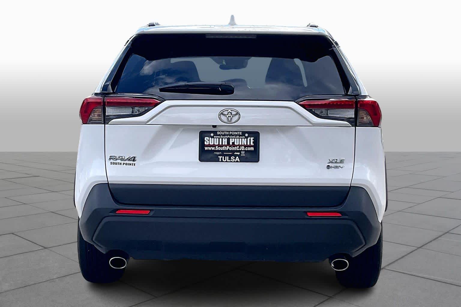 2025 Toyota RAV4 Hybrid XLE photo 4
