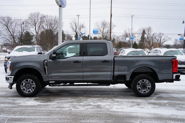 2025 FORD F-250 - Image 26