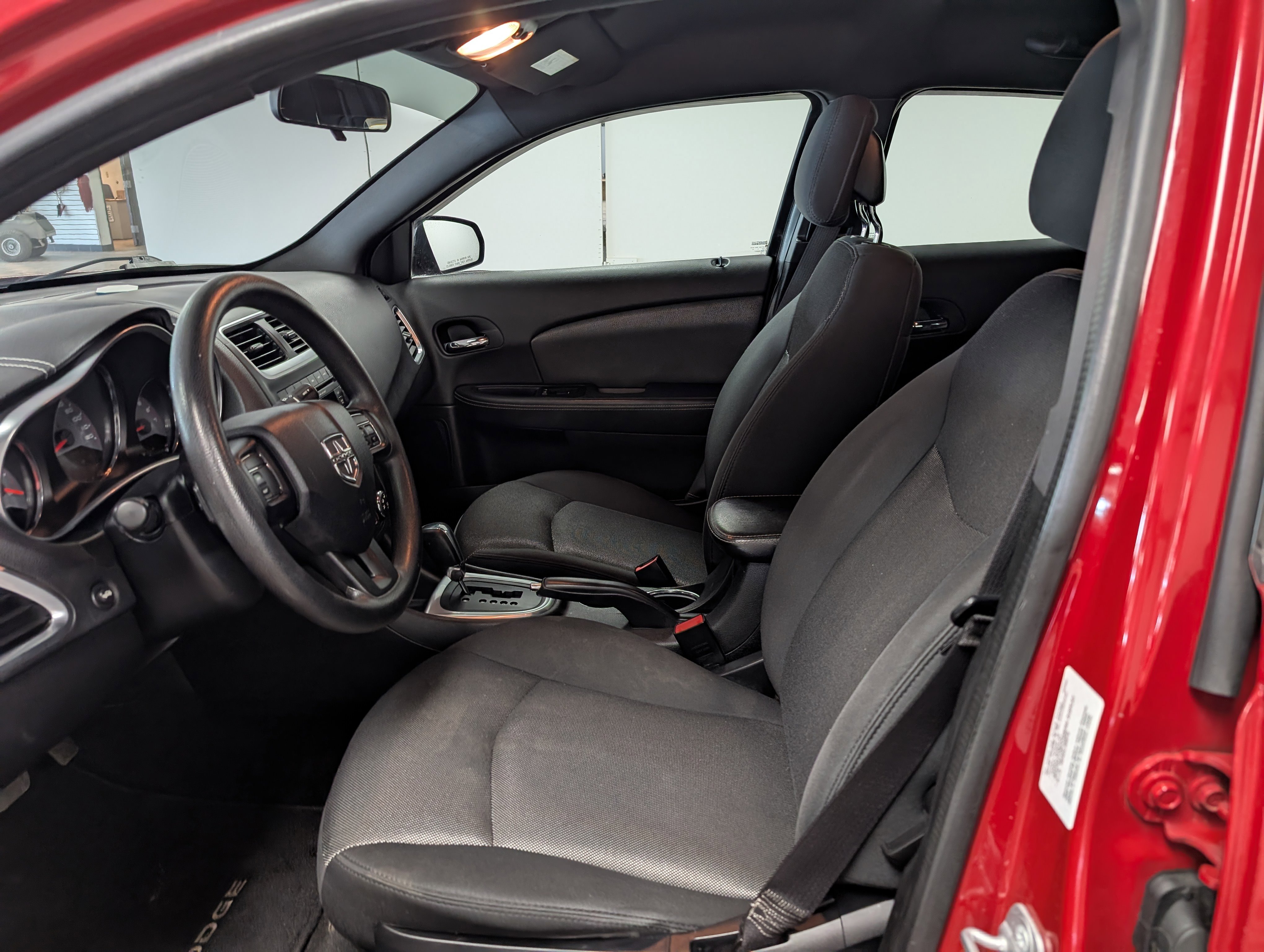 2014 Dodge Avenger SE photo 3