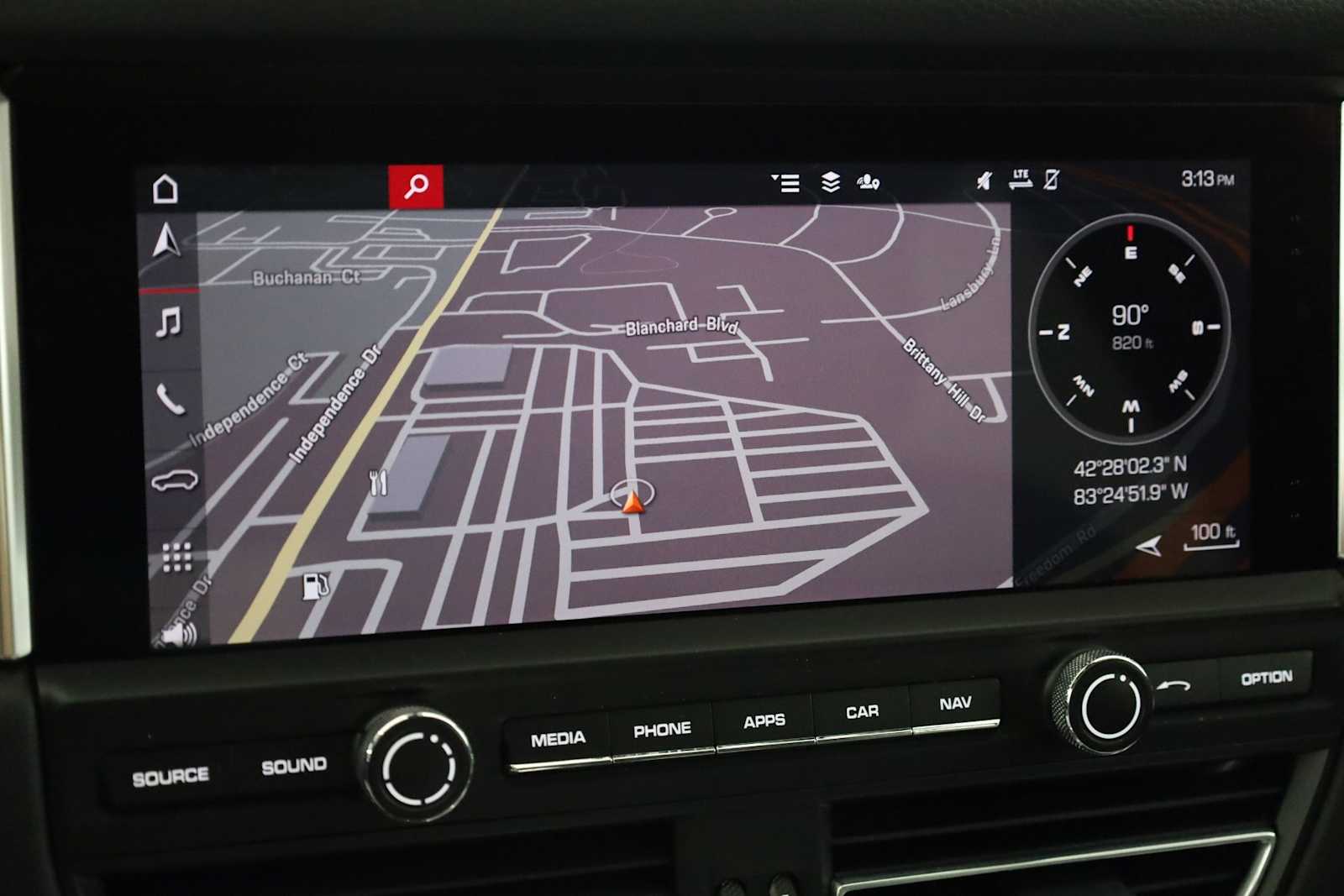 2021 Porsche Macan Base photo 33