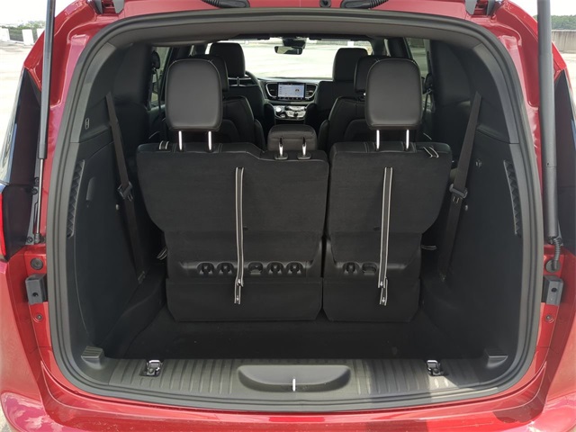 2026 Chrysler Voyager LX photo 13