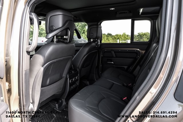 2025 Land Rover Defender 110 X-Dynamic SE photo 35