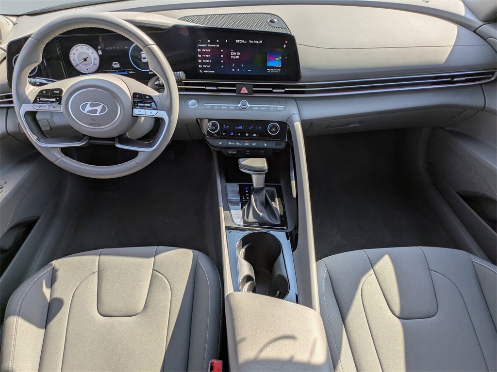 2024 Hyundai Elantra SEL Convenience photo 14