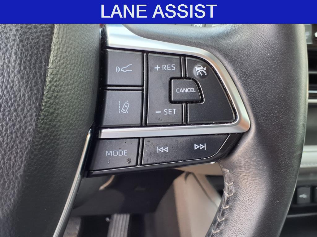 2020 Toyota Highlander LE photo 10