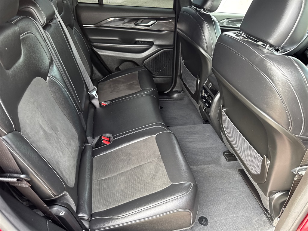 2023 Jeep Grand Cherokee Altitude photo 14