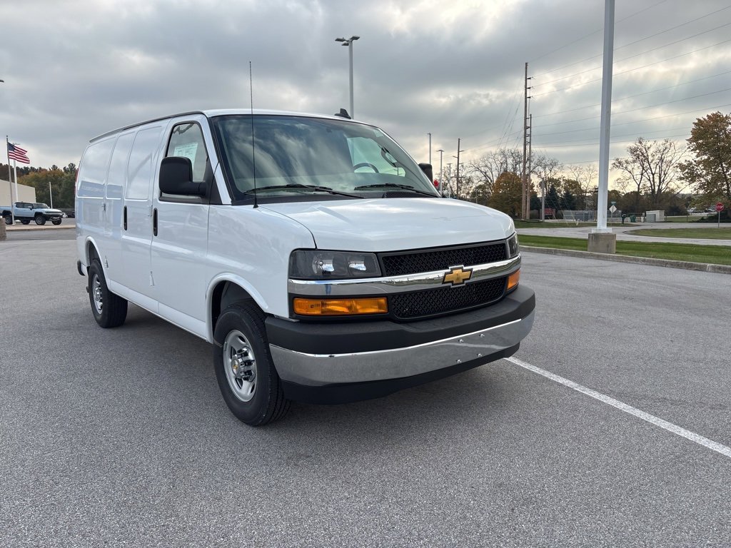 2025 Chevrolet Express Cargo 2500 photo 3