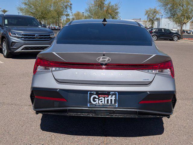2025 Hyundai Elantra Hybrid Limited photo 5