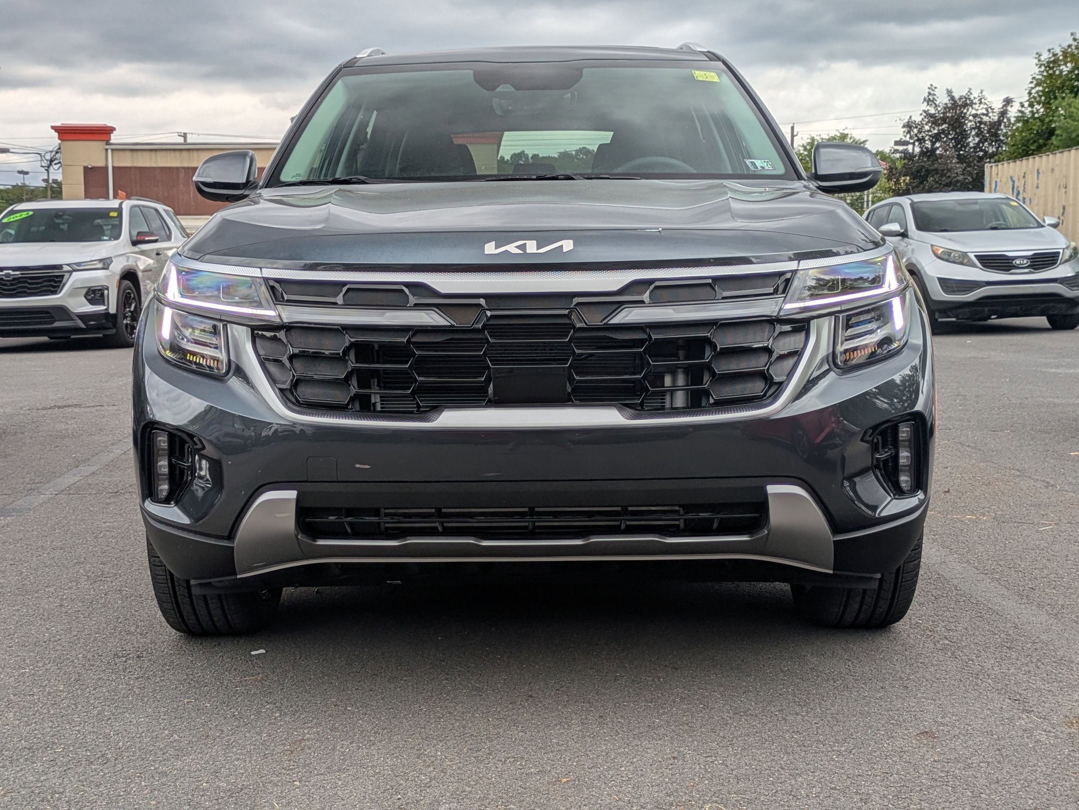 2026 Kia Seltos SX photo 2