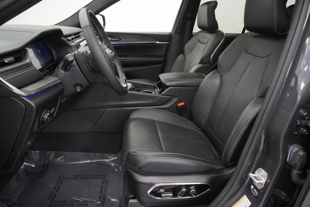 2024 Jeep Grand Cherokee Overland photo 12