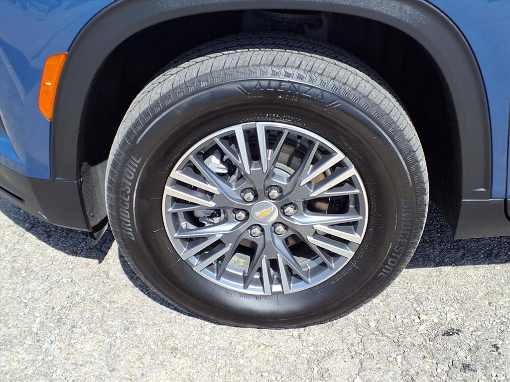 2025 Chevrolet Traverse photo 4