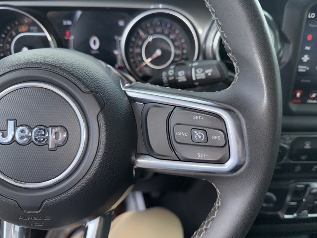2023 Jeep Wrangler Sahara photo 17