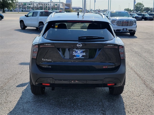 2025 Nissan Kicks SR photo 5