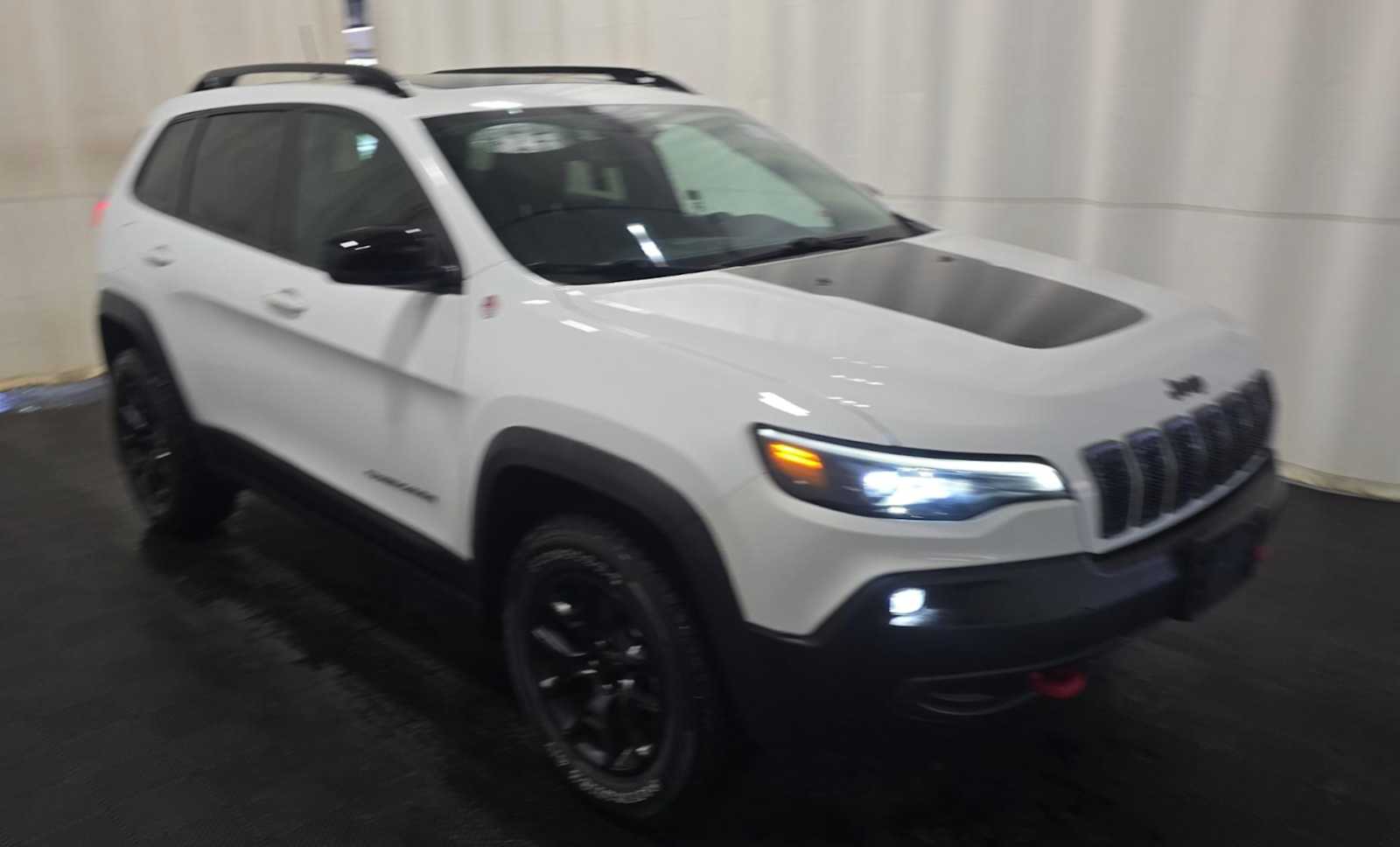 2022 Jeep Cherokee Trailhawk photo 2