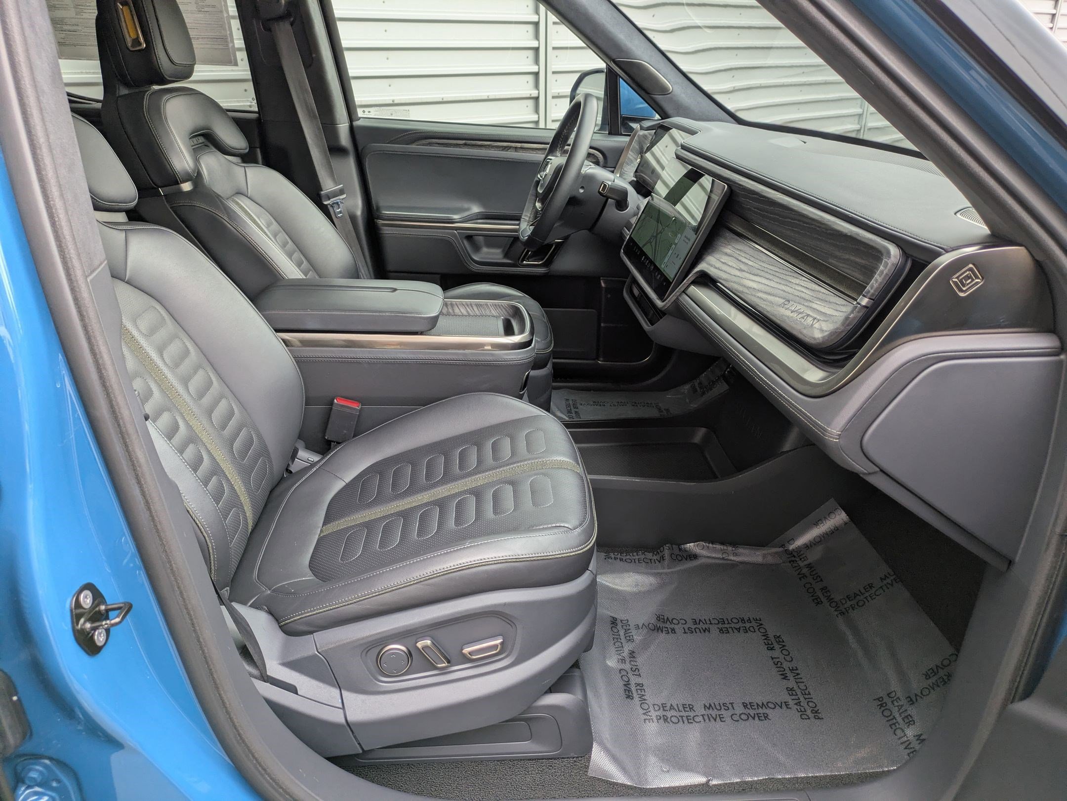 2022 Rivian R1T Adventure photo 26