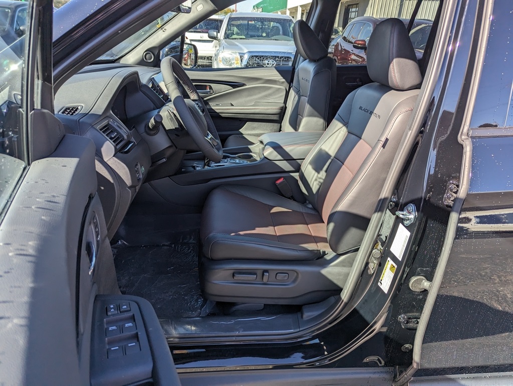 2026 Honda Ridgeline Black Edition photo 8