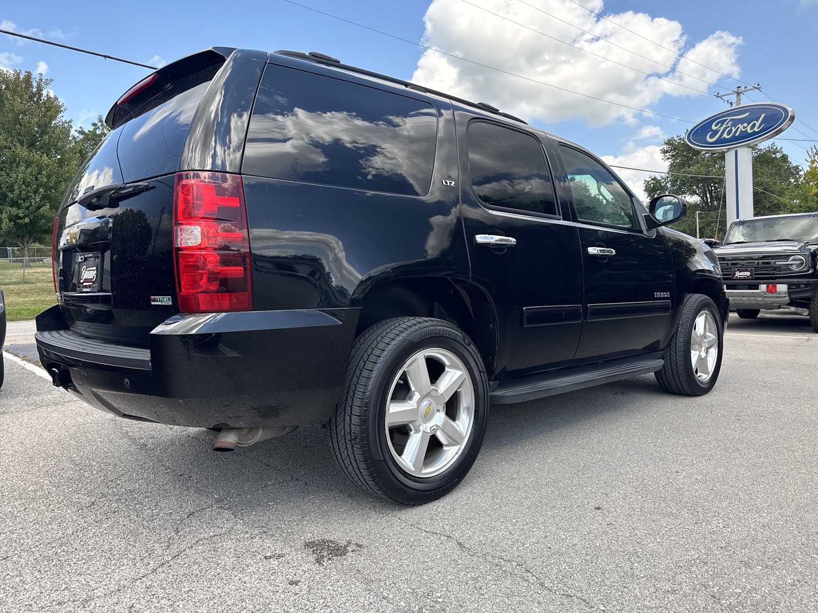 2011 Chevrolet Tahoe LT photo 2