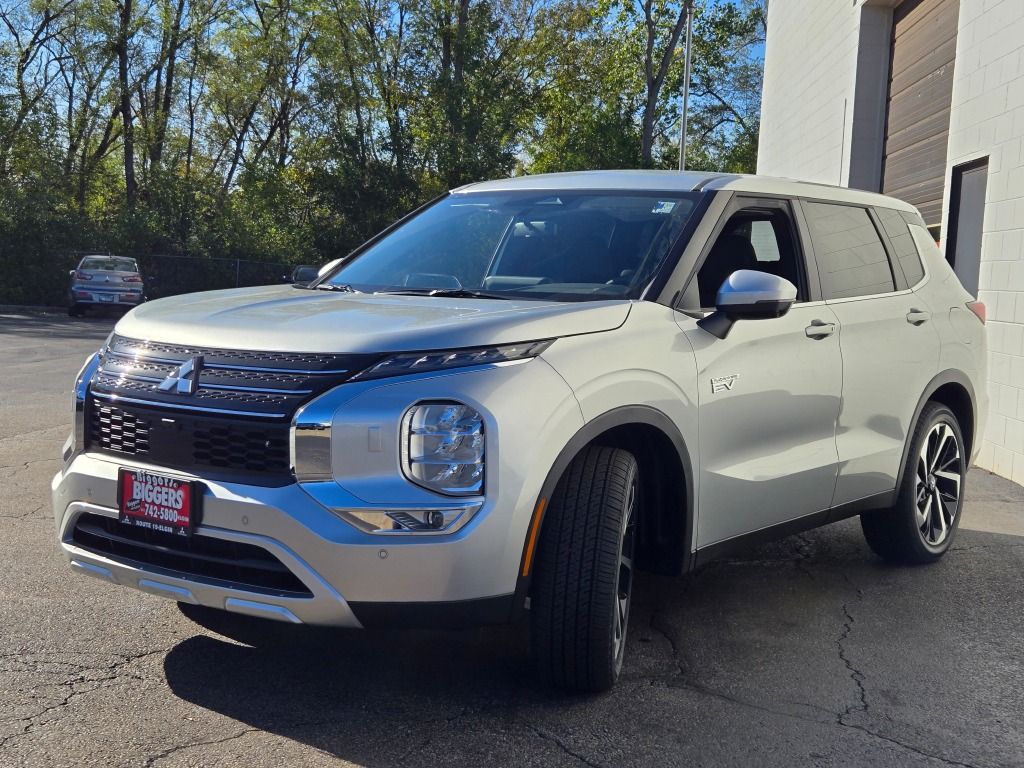 2025 Mitsubishi Outlander PHEV SE photo 3